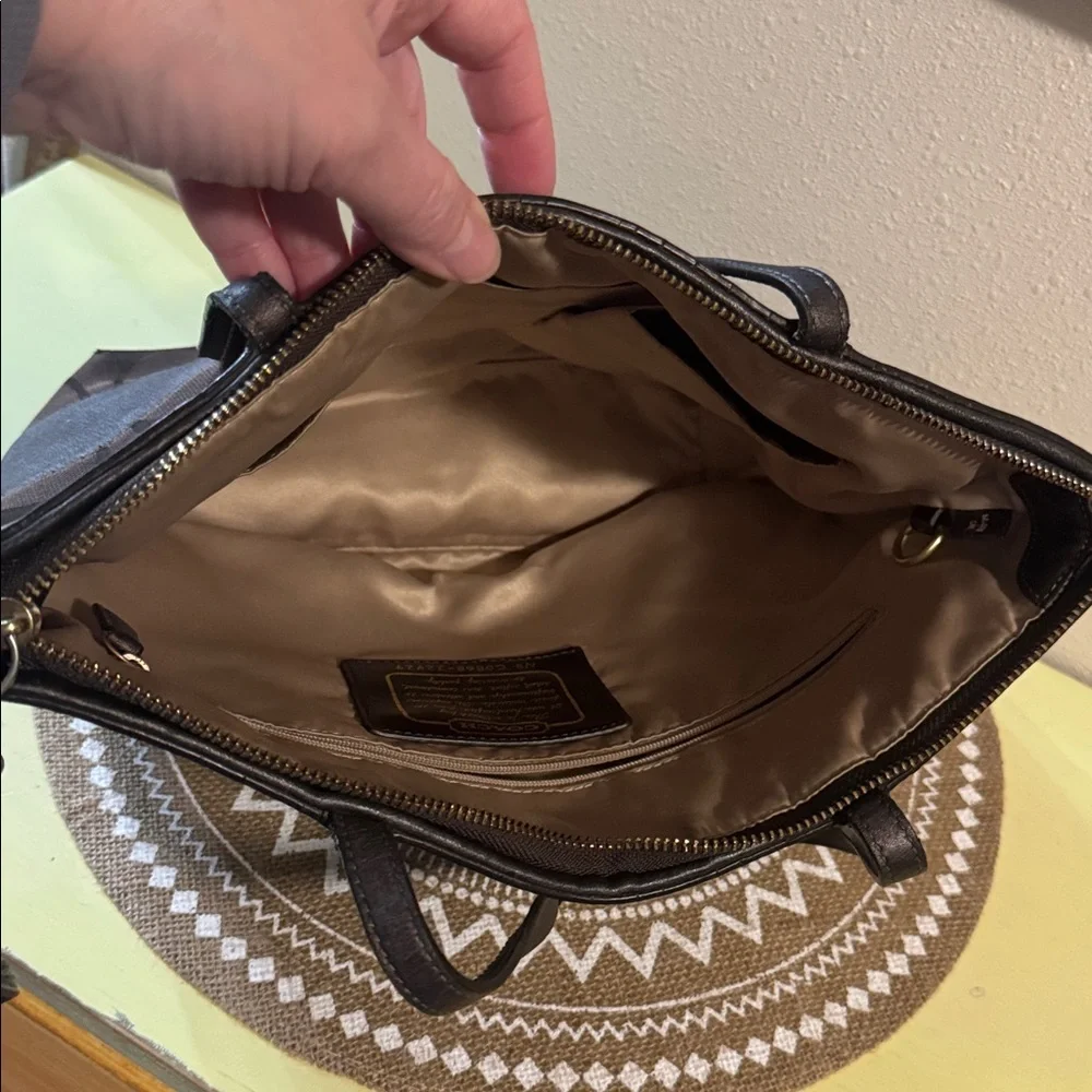 Coach Patterned Tote Bag with zipper - Picture 5 of 17